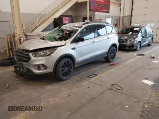2019 Ford Escape SE z VIN 1FMCU9GD4KUB06392, wystawiony jako IAAI lot #41841682 z przebiegiem 92 488 mil mil oraz . Historia ofert i sprzedaży dostępna na DreamBid. Obrazek 16.