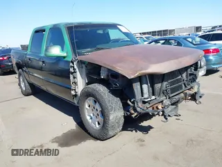 2005 Chevrolet Silverado 1500 LS with VIN 2GCEC13T951326657, listed as a IAAI auction lot 41529035 with 175,129 mi miles. Bid and sale history available at carsss.com. Image 1.