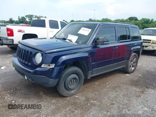 2015 Jeep Patriot High Altitude z VIN 1C4NJRFB9FD424889, wystawiony jako IAAI lot #42812531 z przebiegiem 140 173 mil mil oraz . Historia ofert i sprzedaży dostępna na DreamBid. Obrazek 2.