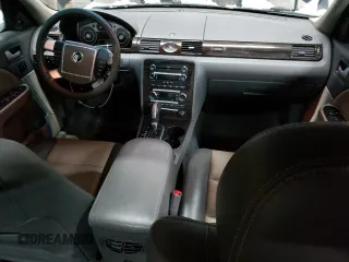 2008 Mercury Sable Premier z VIN 1MEHM42WX8G613597, wystawiony jako Copart lot #42096715 z przebiegiem 145 378 mil mil oraz Nie do naprawy. Historia ofert i sprzedaży dostępna na DreamBid. Obrazek 8.