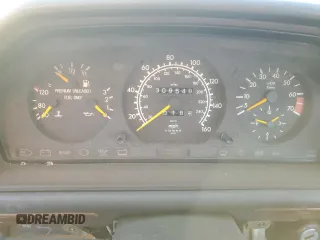 1991 Mercedes-Benz 300 E with VIN WDBEA30D0MB398505, listed as a Copart auction lot 88525645 with 309,549 mi miles and Salvage Title. Bid and sale history available at DreamBid. Image 9.