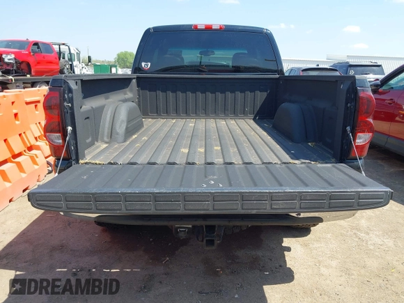 2005 Chevrolet Silverado 1500 Z71 with VIN 1GCEK19B75E244457, listed as a IAAI auction lot 42046621 with 262,519 mi miles and . Bid and sale history available at DreamBid. Image 16.