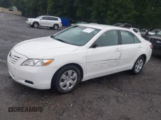 2008 Toyota Camry LE z VIN 4T1BE46K48U779901, wystawiony jako IAAI lot #42351250 z przebiegiem 44 784 mil mil oraz . Historia ofert i sprzedaży dostępna na DreamBid. Obrazek 2.