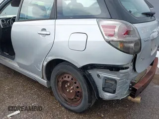 2006 Toyota Matrix STD z VIN 2T1KR32E96C579254, wystawiony jako IAAI lot #42510755 z przebiegiem 226 066 mil mil oraz . Historia ofert i sprzedaży dostępna na DreamBid. Obrazek 6.