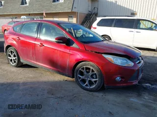 2014 Ford Focus SE z VIN 1FADP3K26EL422900, wystawiony jako IAAI lot #41553993 z przebiegiem 98 013 mil mil oraz . Historia ofert i sprzedaży dostępna na DreamBid. Obrazek 1.