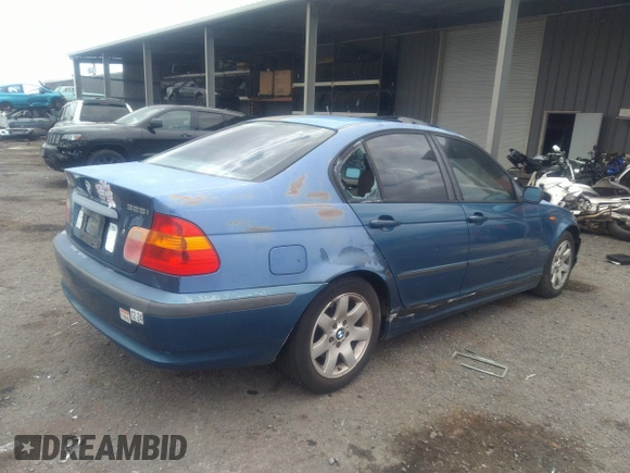 2002 BMW 3 Series 325i with VIN WBAET37482NG72157, listed as a IAAI auction lot 41648030 with 1 mi miles. Bid and sale history available at carsss.com. Image 4.