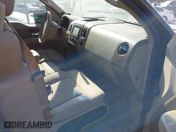 2004 Ford F-150 XL with VIN 1FTRF12W24NC35442, listed as a IAAI auction lot 41988185 with 189,050 mi miles. Bid and sale history available at carsss.com. Image 5.