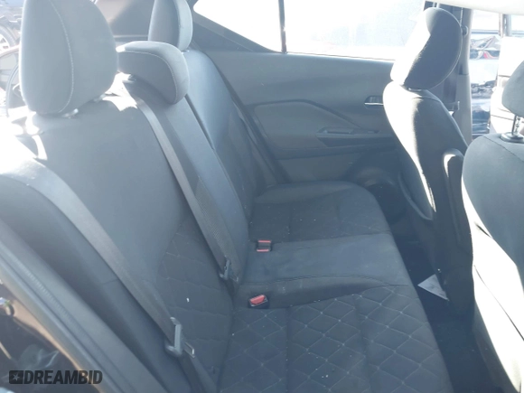 2018 Nissan Kicks SV with VIN 3N1CP5CU1JL524589, listed as a IAAI auction lot 41236428 with 116,487 mi miles. Bid and sale history available at carsss.com. Image 8.