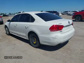 2015 Volkswagen Passat Limited Edition Edition z VIN 1VWAT7A32FC056264, wystawiony jako IAAI lot #42320310 z przebiegiem 155 212 mil mil oraz . Historia ofert i sprzedaży dostępna na DreamBid. Obrazek 3.