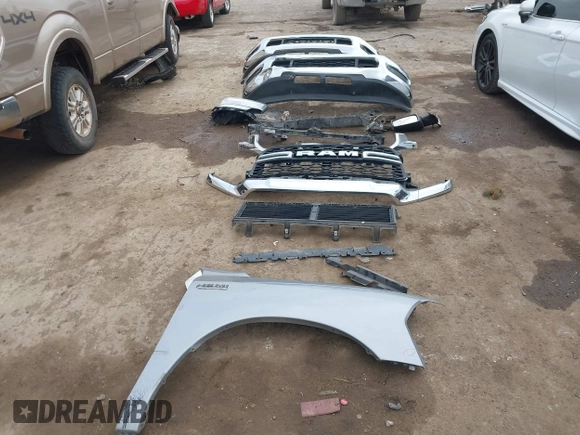 2019 Ram 2500 Tradesman with VIN 3C6UR5HL9KG641236, listed as a IAAI auction lot 41888989 with 137,451 mi miles. Bid and sale history available at carsss.com. Image 12.