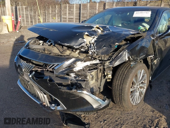 2020 Lexus ES with VIN 58ADZ1B16LU051667, listed as a IAAI auction lot 41201741 with 43,898 mi miles. Bid and sale history available at carsss.com. Image 6.