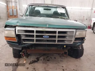 1996 Ford F-250 with VIN 1FTHX26F1TEB38000, listed as a IAAI auction lot 41199942 with 324,532 mi miles. Bid and sale history available at carsss.com. Image 6.