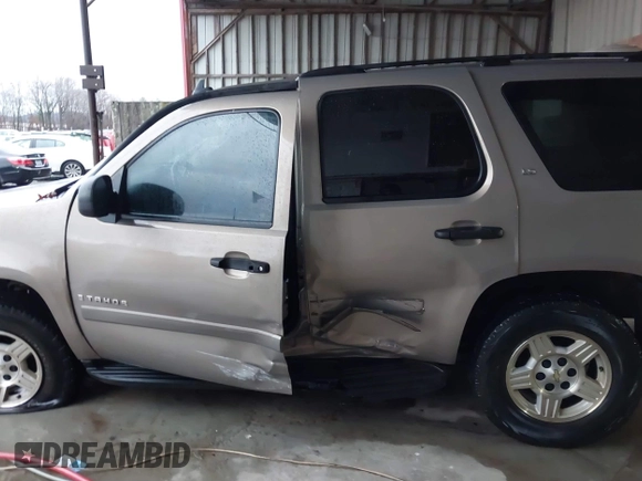 2007 Chevrolet Tahoe LTZ с VIN 1GNFC130X7R290280, выставлен на аукционе IAAI как лот 40746392 с пробегом Не указан миль и . История ставок и продаж доступна на DreamBid. Изображение 14.