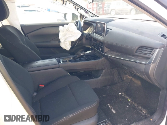 2025 Nissan Rogue S z VIN 5N1BT3AB4SC777425, wystawiony jako IAAI lot #41960932 z przebiegiem 14 073 mil mil oraz . Historia ofert i sprzedaży dostępna na DreamBid. Obrazek 5.