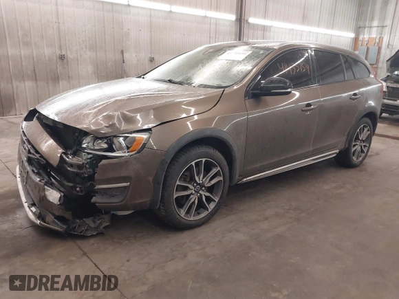 2015 Volvo V60 Cross Country T5 with VIN YV4612HK8F1001602, listed as a IAAI auction lot 41435154 with 143,575 mi miles. Bid and sale history available at carsss.com. Image 2.