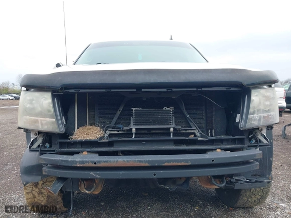 2011 Chevrolet Avalanche LT with VIN 3GNTKFE39BG212642, listed as a IAAI auction lot 41951335 with 221,950 mi miles. Bid and sale history available at carsss.com. Image 6.