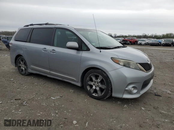 2012 Toyota Sienna SE z VIN 5TDXK3DC9CS222519, wystawiony jako Copart lot #50948145 z przebiegiem 245 553 mil mil oraz Szkoda całkowita • Salvage title. Historia ofert i sprzedaży dostępna na DreamBid. Obrazek 4.