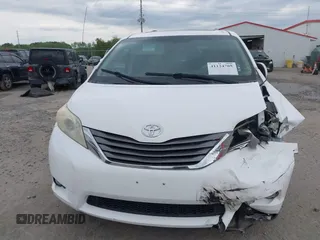 2011 Toyota Sienna XLE AAS with VIN 5TDYK3DC3BS161414, listed as a IAAI auction lot 41124705 with 167,364 mi miles. Bid and sale history available at carsss.com. Image 12.