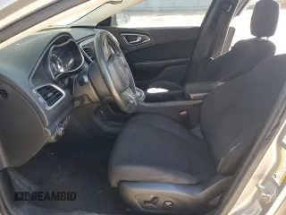 2015 Chrysler 200 Limited z VIN 1C3CCCAB8FN741695, wystawiony jako Copart lot #58062015 z przebiegiem Nie podano mil oraz Szkody całkowita. Historia ofert i sprzedaży dostępna na DreamBid. Obrazek 7.
