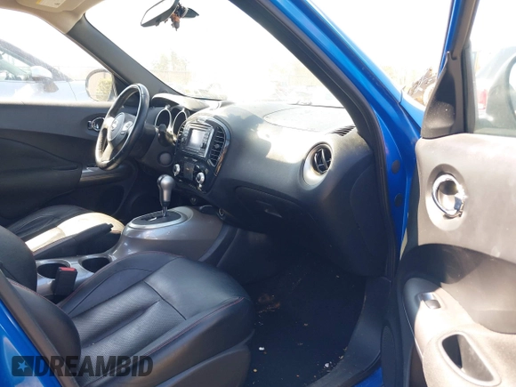 2011 Nissan Juke SL with VIN JN8AF5MV6BT017333, listed as a IAAI auction lot 41888660 with 82,059 mi miles. Bid and sale history available at carsss.com. Image 5.