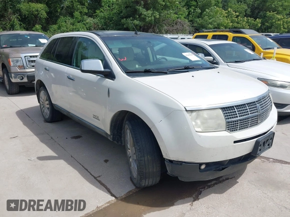 2010 Lincoln MKX z VIN 2LMDJ6JC2ABJ26385, wystawiony jako IAAI lot #42245218 z przebiegiem 238 611 mil mil oraz . Historia ofert i sprzedaży dostępna na DreamBid. Obrazek 1.