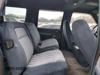 1994 Chevrolet Suburban z VIN 1GNFK16K4RJ348093, wystawiony jako Copart lot #87352784 z przebiegiem 118 442 mil mil oraz Nie do naprawy • Non repairable. Historia ofert i sprzedaży dostępna na DreamBid. Obrazek 11.