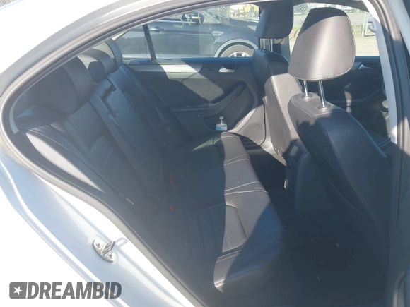 2014 Volkswagen Jetta SEL z VIN 3VWL17AJ8EM336569, wystawiony jako IAAI lot #41975776 z przebiegiem 134 967 mil mil oraz . Historia ofert i sprzedaży dostępna na DreamBid. Obrazek 8.