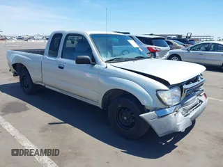 2000 Toyota Tacoma z VIN 5TEVL52N4YZ710341, wystawiony jako IAAI lot #42159482 z przebiegiem 208 616 mil mil oraz . Historia ofert i sprzedaży dostępna na DreamBid. Obrazek 1.