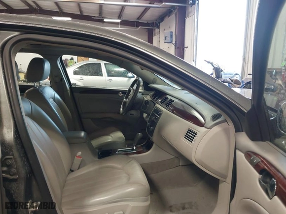 2008 Buick Lucerne CXS with VIN 1G4HE57Y38U102292, listed as a IAAI auction lot 41450729 with 59,489 mi miles. Bid and sale history available at carsss.com. Image 5.