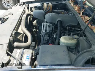 2006 Chevrolet Silverado 1500 Work Truck z VIN 1GCEC14V76E113674, wystawiony jako IAAI lot #42490213 z przebiegiem 255 717 mil mil oraz . Historia ofert i sprzedaży dostępna na DreamBid. Obrazek 13.
