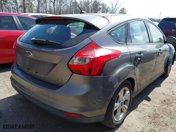 2013 Ford Focus SE with VIN 1FADP3K21DL341530, listed as a IAAI auction lot 41764922 with 208,452 mi miles. Bid and sale history available at carsss.com. Image 4.