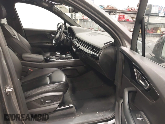 2017 Audi Q7 Premium Plus with VIN WA1LAAF73HD026692, listed as a IAAI auction lot 41938847 with 159,257 mi miles. Bid and sale history available at carsss.com. Image 5.