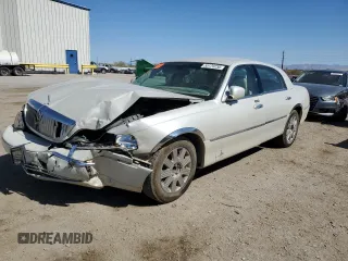 2004 Lincoln Town Car Ultimate z VIN 1LNHM83W94Y631516, wystawiony jako Copart lot #55179735 z przebiegiem Nie podano mil oraz Szkoda całkowita • Salvage title. Historia ofert i sprzedaży dostępna na DreamBid. Obrazek 1.