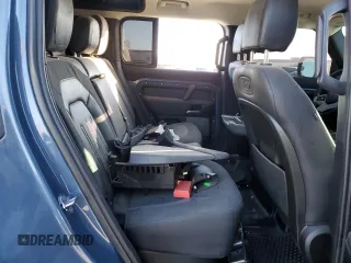 2021 Land Rover Defender S z VIN SALEJ7RX6M2035267, wystawiony jako Copart lot #41673735 z przebiegiem Nie podano mil oraz Czysty tytuł • Clean title. Historia ofert i sprzedaży dostępna na DreamBid. Obrazek 12.