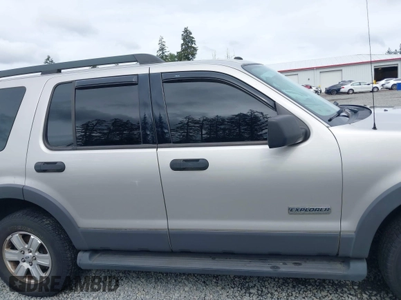 2006 Ford Explorer XLT z VIN 1FMEU73E26UB67225, wystawiony jako IAAI lot #42291341 z przebiegiem 134 682 mil mil oraz . Historia ofert i sprzedaży dostępna na DreamBid. Obrazek 13.