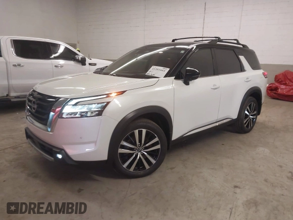 2024 Nissan Pathfinder Platinum z VIN 5N1DR3DK4RC279481, wystawiony jako IAAI lot #41581661 z przebiegiem 6 016 mil mil oraz . Historia ofert i sprzedaży dostępna na DreamBid. Obrazek 2.