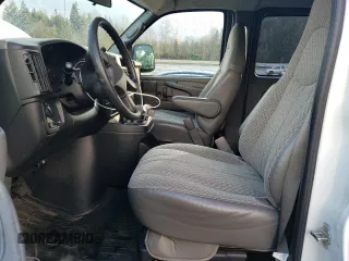 2005 Chevrolet Express Passenger with VIN 1GAHG35U551121466, listed as a Copart auction lot 80658034 with 84,598 mi miles and Salvage title. Bid and sale history available at DreamBid. Image 7.