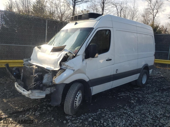 2017 Freightliner Sprinter Cargo Van with VIN WDYPF0CD1HP387242, listed as a Copart auction lot 84517624 with 232,062 mi miles and Salvage Title. Bid and sale history available at carsss.com. Image 1.