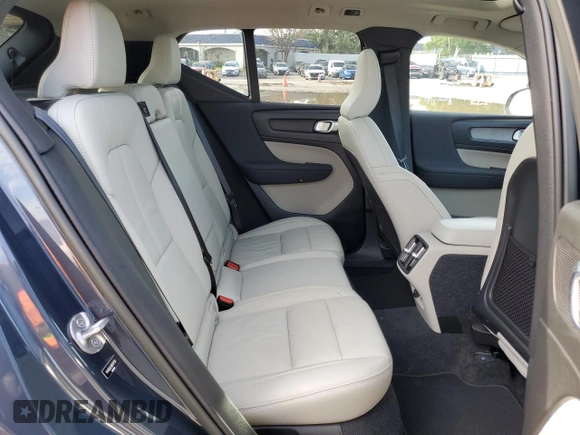 2022 Volvo XC40 Inscription z VIN YV4162UL0N2787155, wystawiony jako Copart lot #49329705 z przebiegiem Nie podano mil oraz Szkoda całkowita • Salvage title. Historia ofert i sprzedaży dostępna na DreamBid. Obrazek 11.