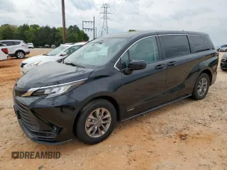 2021 Toyota Sienna LE z VIN 5TDKRKEC4MS047256, wystawiony jako Copart lot #53234675 z przebiegiem 91 081 mil mil oraz Szkoda całkowita • Salvage title. Historia ofert i sprzedaży dostępna na DreamBid. Obrazek 1.