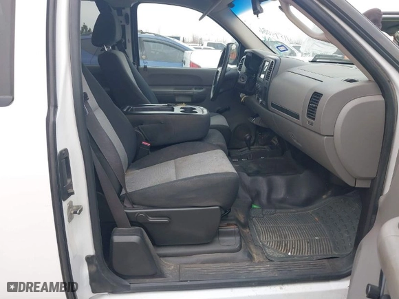 2007 GMC Sierra 1500 SLE1 with VIN 1GTEK19077Z586744, listed as a IAAI auction lot 41594086 with 323,471 mi miles. Bid and sale history available at carsss.com. Image 5.