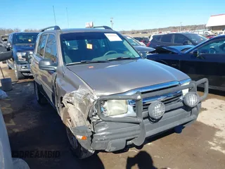 2003 Chevrolet Tracker z VIN 2CNBJ13C136946925, wystawiony jako IAAI lot #41683238 z przebiegiem 133 316 mil mil oraz . Historia ofert i sprzedaży dostępna na DreamBid. Obrazek 1.