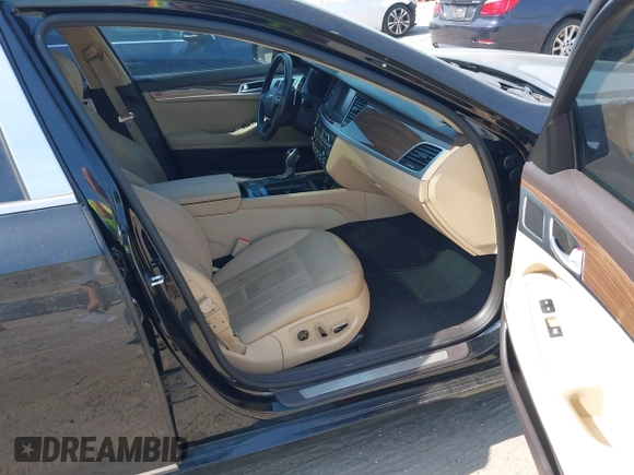 2015 Hyundai Genesis 3.8L with VIN KMHGN4JE7FU089628, listed as a IAAI auction lot 41909334 with 212,262 mi miles. Bid and sale history available at carsss.com. Image 5.