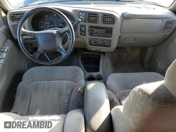 2000 Chevrolet Blazer LS z VIN 1GNCT18W8YK234090, wystawiony jako Copart lot #43063565 z przebiegiem 96 942 mil mil oraz Czysty tytuł • Clean title. Historia ofert i sprzedaży dostępna na DreamBid. Obrazek 8.