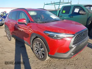 2023 Toyota Corolla Cross XLE z VIN 7MUEAAAG3PV061988, wystawiony jako IAAI lot #41340709 z przebiegiem 20 955 mil mil oraz . Historia ofert i sprzedaży dostępna na DreamBid. Obrazek 1.