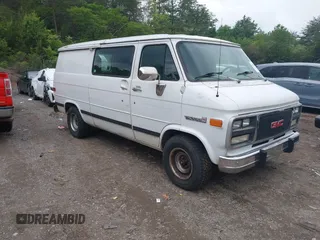 1993 GMC Vandura z VIN 1GTEG25K7PF510652, wystawiony jako IAAI lot #42097211 z przebiegiem 368 766 mil mil oraz . Historia ofert i sprzedaży dostępna na DreamBid. Obrazek 1.
