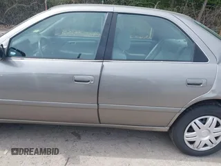 2001 Toyota Camry CE z VIN 4T1BG22K51U032141, wystawiony jako IAAI lot #42332835 z przebiegiem 143 313 mil mil oraz . Historia ofert i sprzedaży dostępna na DreamBid. Obrazek 15.