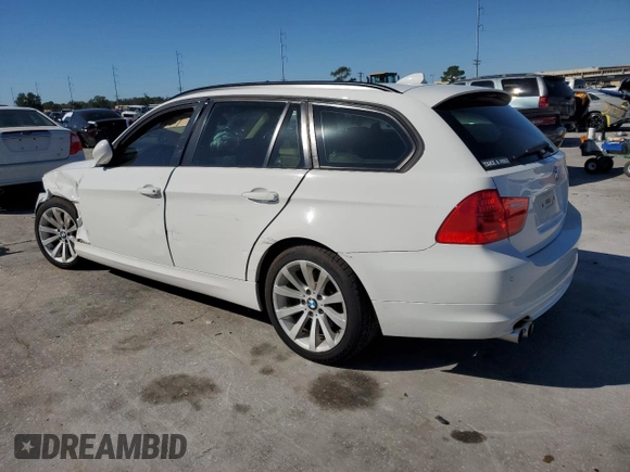 2011 BMW 3 Series 328i xDrive with VIN WBAUU3C52BA542516, listed as a Copart auction lot 81572764 with Not Provided miles and Salvage Title. Bid and sale history available at DreamBid. Image 2.