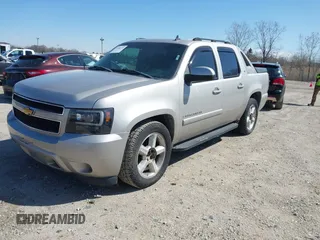 2007 Chevrolet Avalanche LTZ z VIN 3GNFK12357G117443, wystawiony jako IAAI lot #41988399 z przebiegiem Nie podano mil oraz . Historia ofert i sprzedaży dostępna na DreamBid. Obrazek 2.