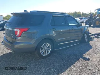 2016 Ford Explorer XLT with VIN 1FM5K7DH6GGA88588, listed as a IAAI auction lot 40562984 with 68,518 mi miles and . Bid and sale history available at carsss.com. Image 4.